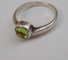 Ezüst gyűrű olivin kővel