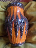 Nagyon retro , tüzes narancssárga , kerámia váza . 18 x 12 cm-es 