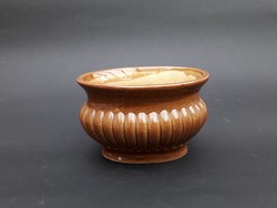 Jelzett barna kaspó - barokkos formájú váza