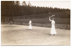 Teniszező hölgyek ca 1910
