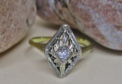 Gyönyörű antik arany gyűrű gyémántköves