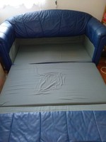 Ágyazható kétszemélyes bőrkanapé, kis kék kihúzható bútor, ágy, valódi bőr kanapé