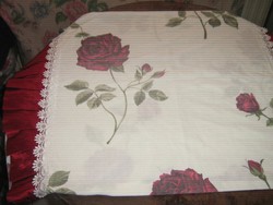 Vintage stílusú bordó selyem fodros rózsás párna 