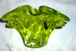 Uránzöld színű  vastag , súlyos kézműves üveg tál -Bohémia 