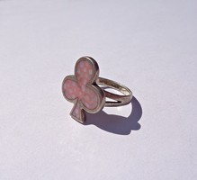 Pearl inlaid 925 ring on a pink background