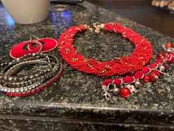 Gyönyörű piros gyöngy nyaklánc , 2 karkötőszett, egy fülbevaló