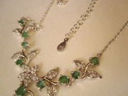 Valódi, fűzöld smaragdokkal díszített virágfűzéres collier nyaklánc, nyakék jelzett 925 ezüst