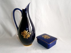 PE_029 Hollóházi kobalt kék porcelán kancsó váza és bonbonier arany színű rózsával festve