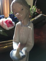   LLADRO   porcelán  gyertyát  tartó kislány