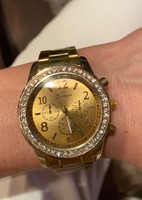 Gyönyörű arany színű óra