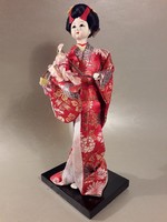 Porcelán gésa baba japán fa talpon népviseletben