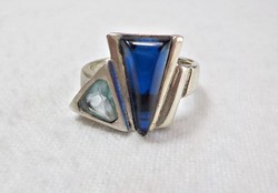 Kék kövekkel díszített modern ezüst gyűrű 57-es méret