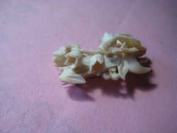 Régi csont faragás  ,kitüző  , gyöngyvirág mintával  55 mm