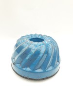 Vintage kék zománcos kuglófforma, rusztikus konyhai dekoráció, cukrász kellék kuglóf sütő sütőforma