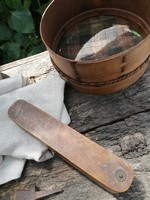 Antik faragott fa borotvatartó