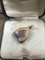Antik ezüst medál mammut agyarral díszítve