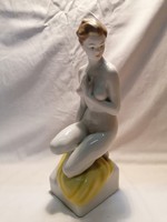 Hollóházi porcelán akt szobor