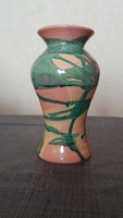 Kézzel festett kerámia váza Gorka Lívia jellegű