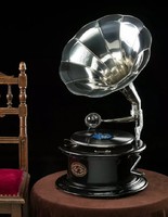 Tölcséres gramofon hanglejátszó készülék (kör alakú)