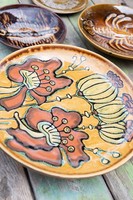 Retro iparművész kerámia tál - mákvirág és mákgubó mintával - falitányér falidísz mákos tányér