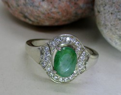 Gyönyörű ezüst gyűrű valódi szép smaragd kővel