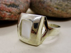 Szépséges iparművész  gyöngyházas  ezüstgyűrű 
