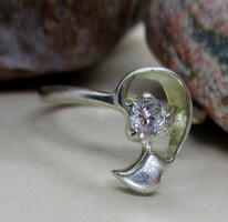 Gyönyörű szecessziós ezüst gyűrű fehér kövekkel