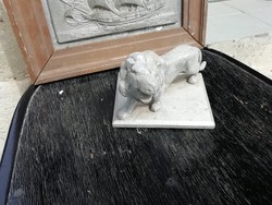 Régi oroszlán szobor a képeken látható állapotban 