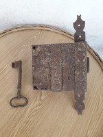 Régi antik díszített zár kapuzár ajtózár pincezár lakat kulcs