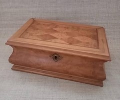 Igényes kézimunkával készített Intarziás zárható doboz kulcsával