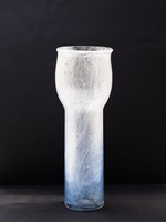 Retro karcagi irizáló kék és fehér fátyolüveg váza - repesztett üveg, jegeces, jég zúzmaramintás