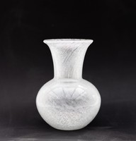 Retro karcagi irizáló fehér fátyolüveg váza - repesztett üveg, jegeces, jég zúzmaramintás üvegtárgy