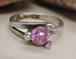 Gyönyörű régi ezüst gyűrű nagyon elegáns rózsaszín kővel