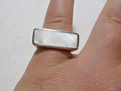 Gyöngyházzal díszített ezüst gyűrű 54-es méret