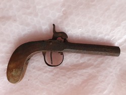 Antik elöltöltős kis pisztoly