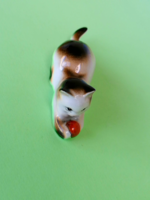 Zsolnay labdázó cica sötétbarna ritkább festéssel