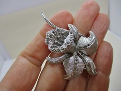 Csodálatos antik ezüst csillogó virág bross markazitokkal
