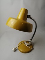 Sárga szarvasi asztali lámpa
