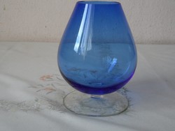 Kék üveg talpas pohár, váza