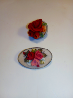 2 Rose brooches (217)