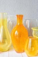 Retro karcagi (berekfürdői) irizáló fátyolüveg váza narancssárga repesztett üveg, jég zúzmaramintás