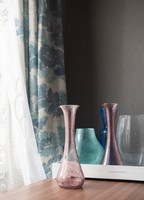 Retro karcagi (berekfürdői) irizáló fátyolüveg váza - lila repesztett üveg, jég zúzmaramintás