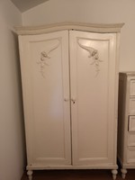 Szekrény, ruhásszekrény - 100 éves fehér Leányka stílusú (20-as évekbeli Antik virágos bútor)