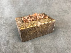 Fabetéttel díszített réz doboz