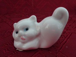 Porcelán figura, fehér cica, hossza 7,5 cm.