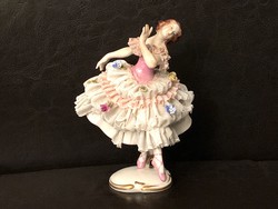 Volkstedt csipkés porcelán balerina, 14 cm.