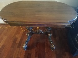 Antik asztal