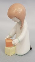 Ritka Aquincumi porcelán kockával játszó kislány