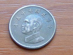 TAJVAN 1 DOLLÁR 1986 七十五 (75)  Chiang Kai-shek #