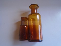 G026.9  Két db. régi gyógyszertári, laboratóriumi  üveg 